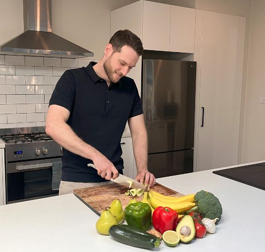 Dietitian and client in a friendly nutrition consultation